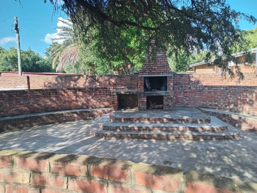 5 Bedroom Property for Sale in Bloemhof North West